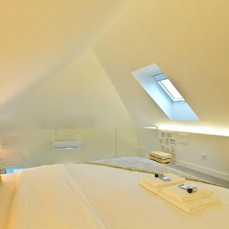 Apartamento Aposentus - Stylish Downtown Loft *